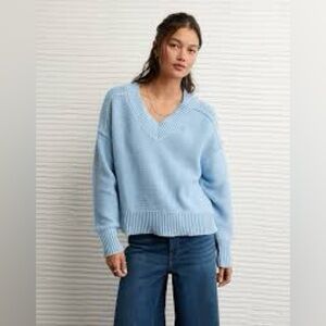 323- paper moon, light blue oversized, rough seem v neck sweater